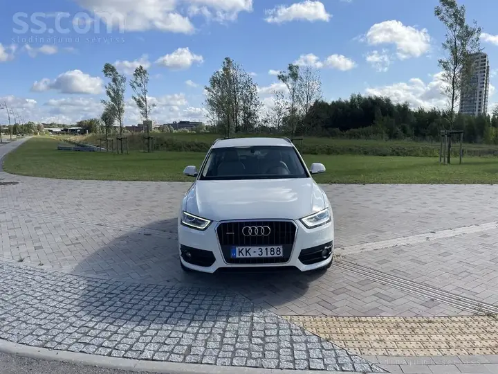 Audi Q3 2012 photo 2