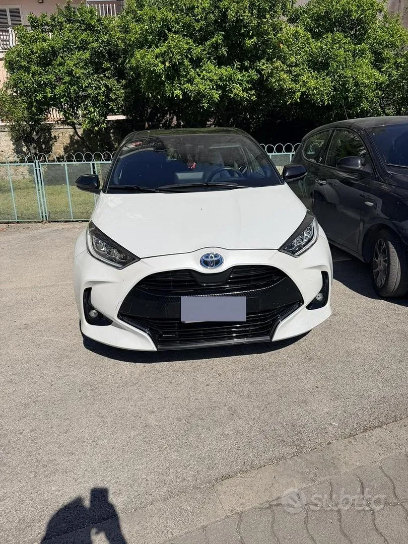 Toyota Yaris 2023 photo 2