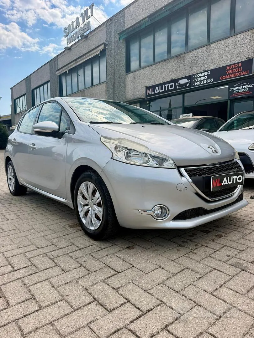 Peugeot 208 2014 photo 2