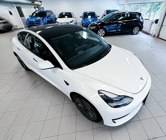 Tesla Model 3 2021 photo 2