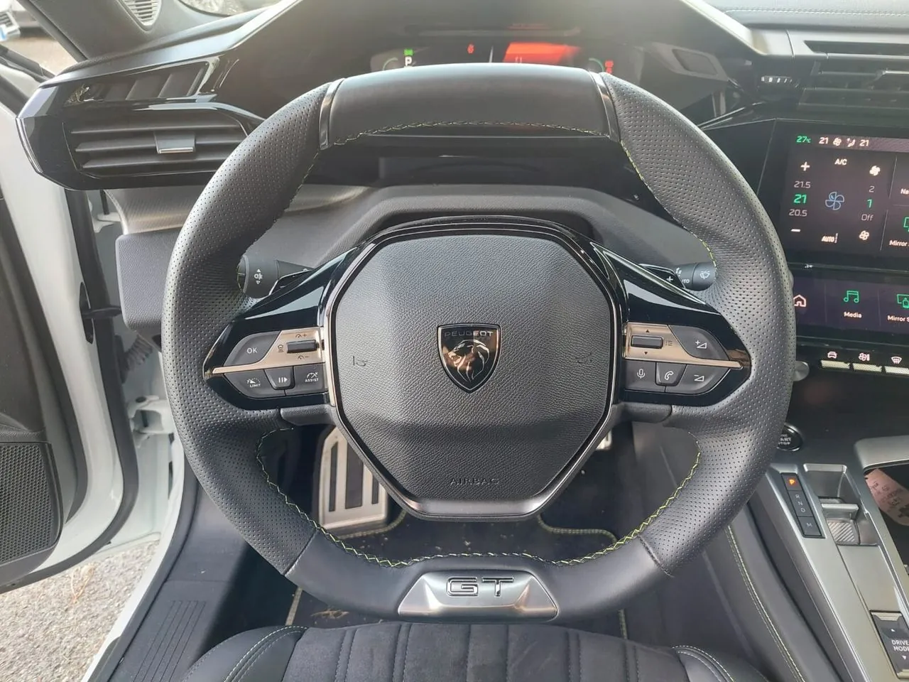 Peugeot 308 2023 photo 2