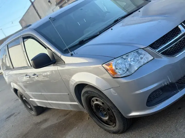 Dodge Grand Caravan 2013 photo 2