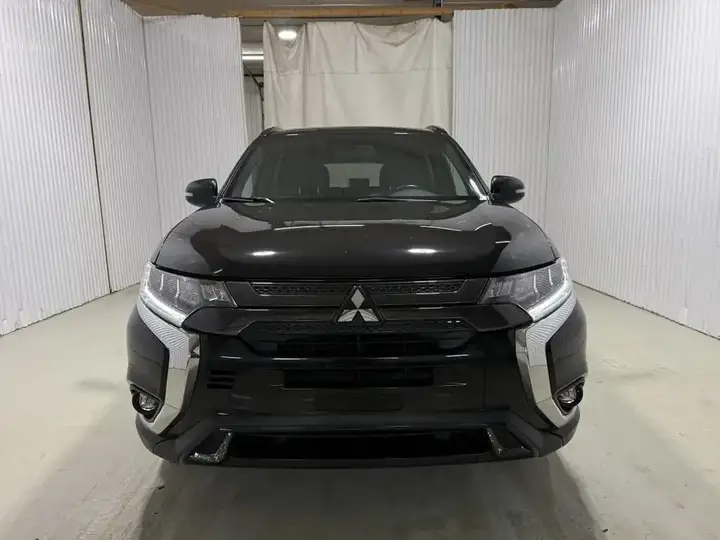 Mitsubishi Outlander 2020 photo 2