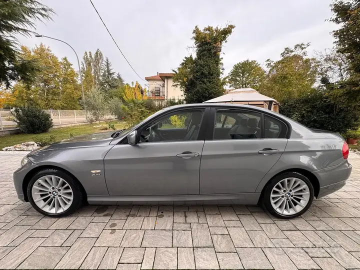 BMW 320D 2010 photo 3