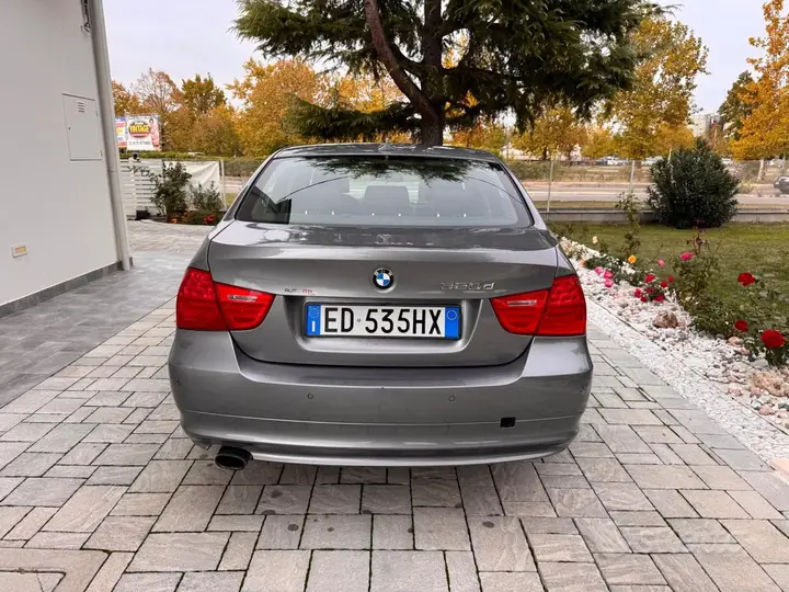 BMW 320D 2010 photo 5