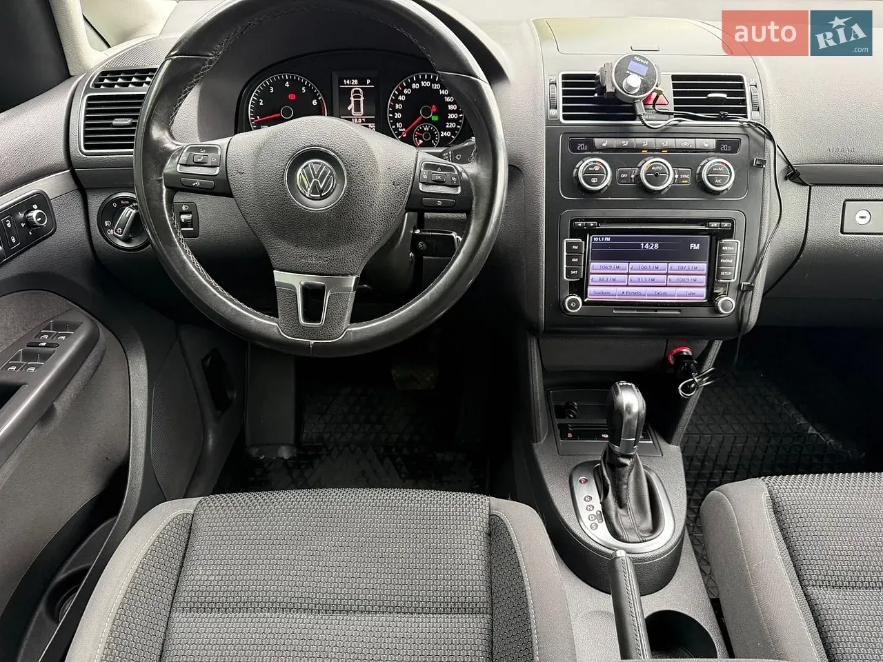 Volkswagen Touran 2013 photo 5