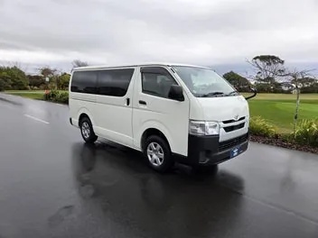 Toyota Hiace 2022 photo 2