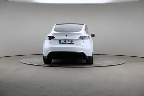 Tesla Model Y 2023 photo 2