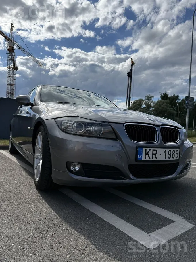 BMW 325 2010 photo 2