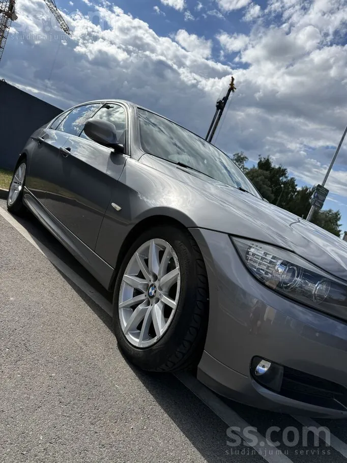 BMW 325 2010 photo 3