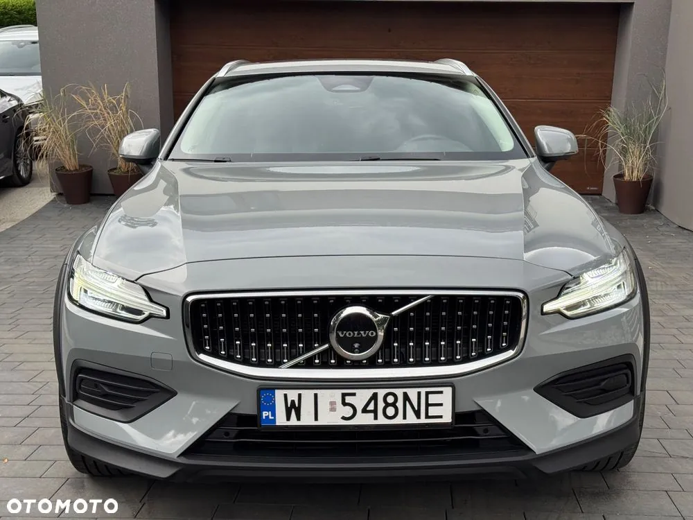 Volvo V60 2023 photo 2