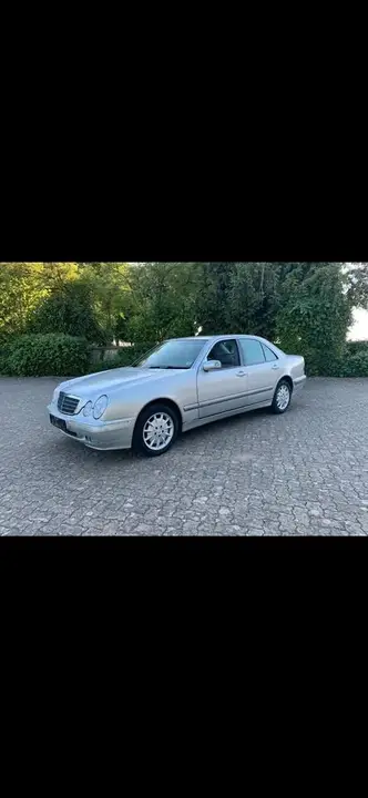 Mercedes-Benz E 200