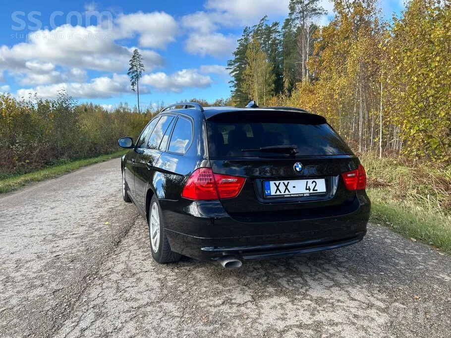 BMW 320D 2010 photo 2
