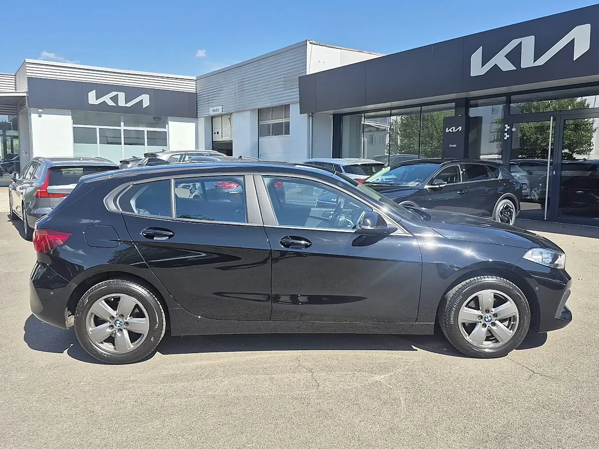 BMW 1 Series 2023 photo 2