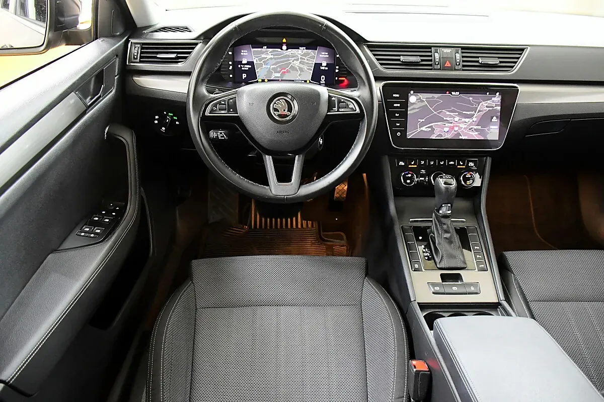Skoda Superb 2019 photo 2