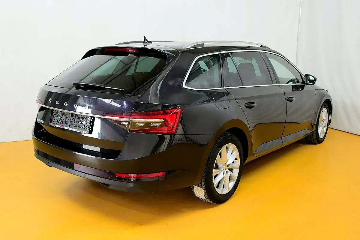 Skoda Superb 2019 photo 3