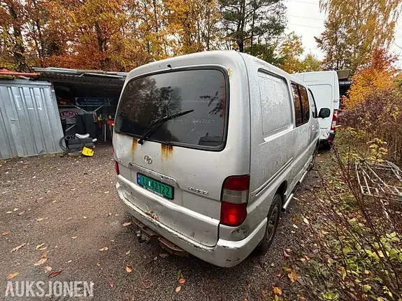Toyota Hiace 2011 photo 5