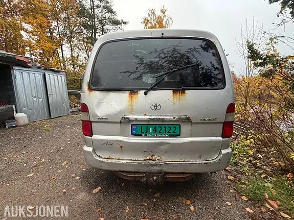 Toyota Hiace 2011 photo 4