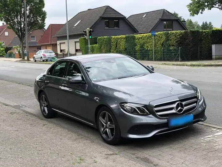 Mercedes-Benz E 220 D