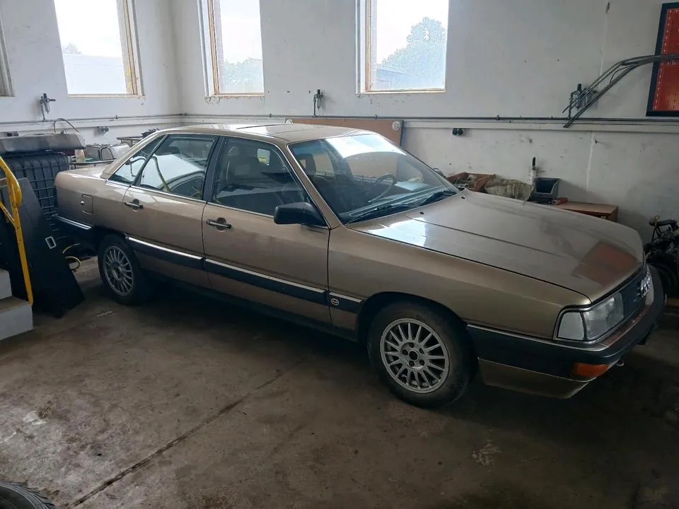 Audi 200