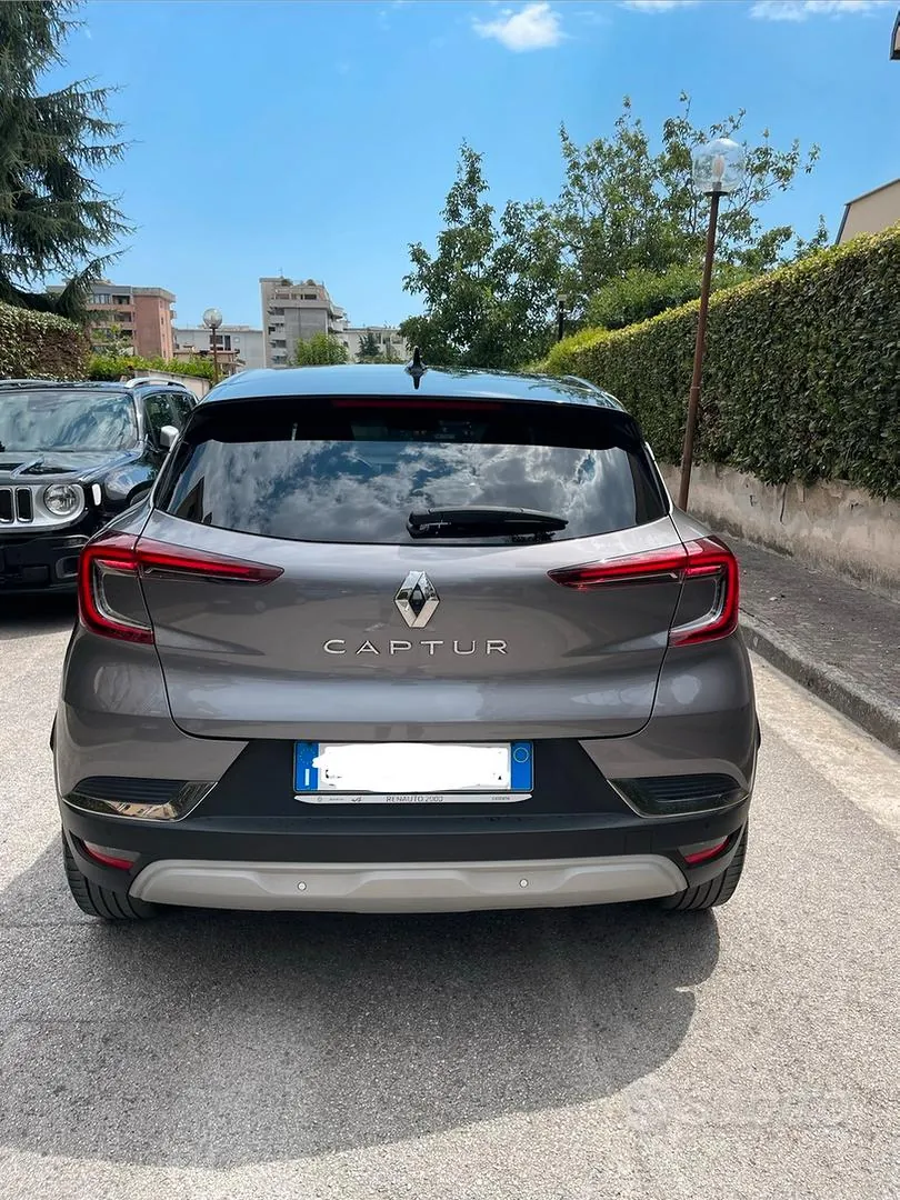 Renault Captur 2023 photo 2