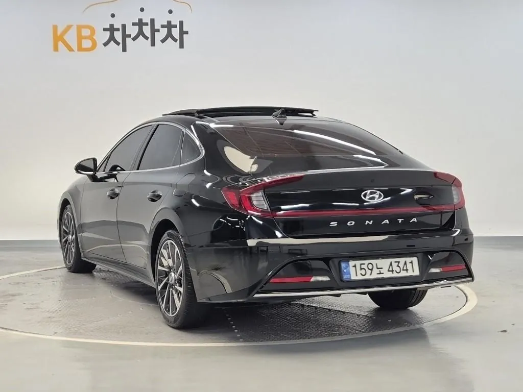 Hyundai Sonata 2022 photo 2