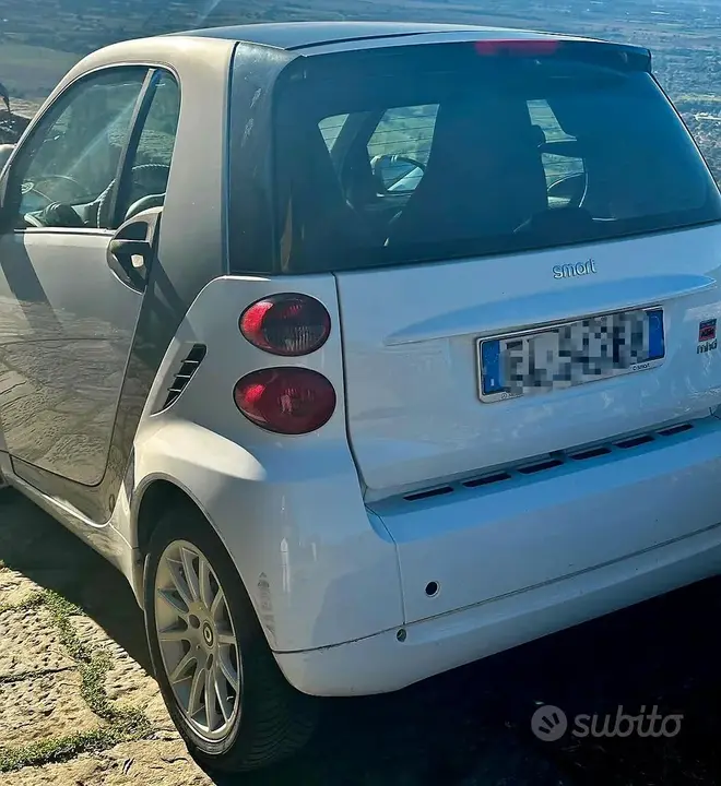 Smart Fortwo 2011 photo 2
