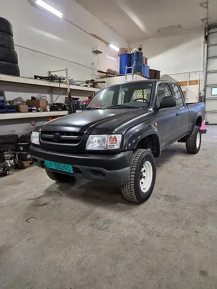 Toyota Hilux 2003 photo 2