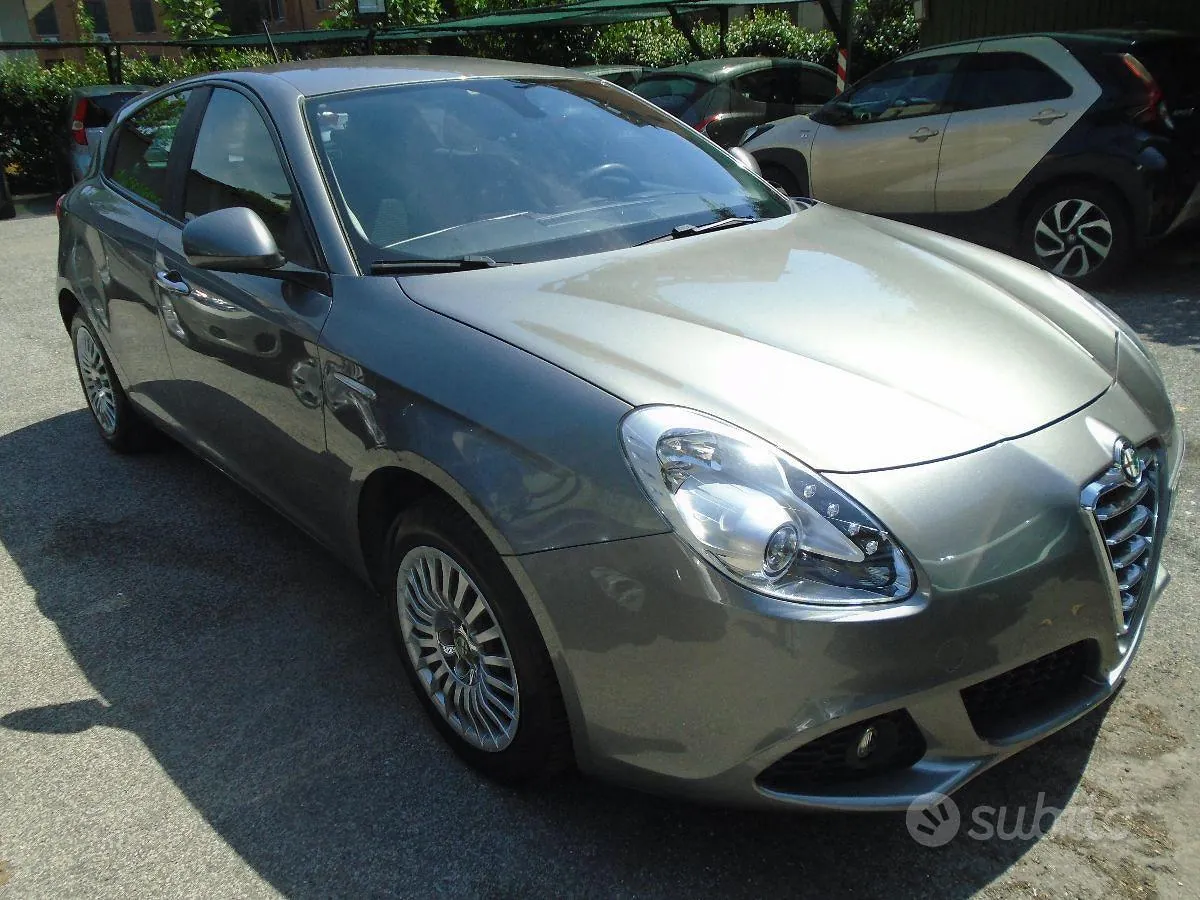 Alfa Romeo Giulietta 2012 photo 2