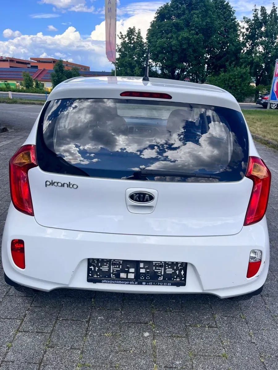 Kia Picanto 2012 photo 2
