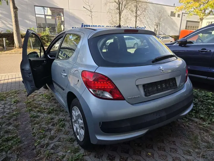 Peugeot 207 2009 photo 2