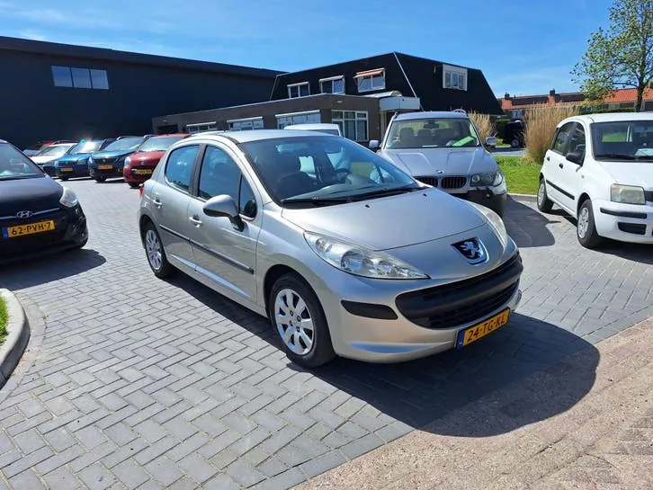 Peugeot 207 2006 photo 2