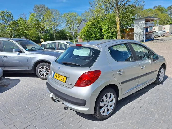 Peugeot 207 2006 photo 3