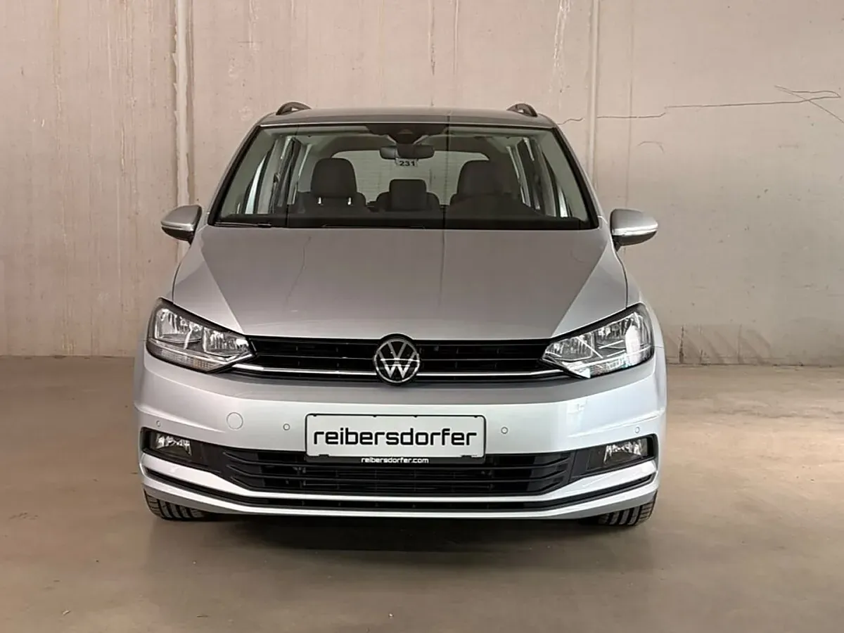 Volkswagen Touran 2023 photo 2