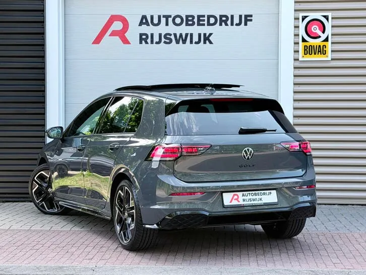 Volkswagen Golf 2024 photo 3