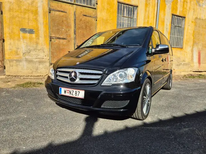 Mercedes-Benz Viano 2011 photo 2