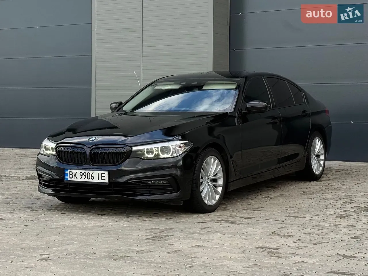 BMW 5 Series 2018 photo 2
