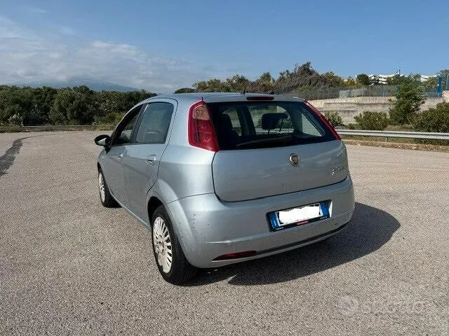 Fiat Grande Punto 2008 photo 2