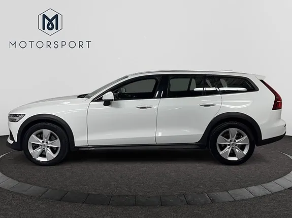 Volvo V60 Cross Country 2019 photo 2