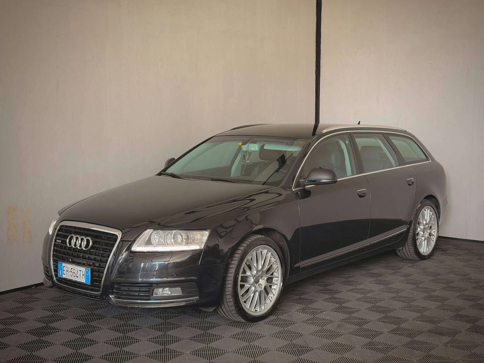 Audi A6 Avant 2010 photo 2