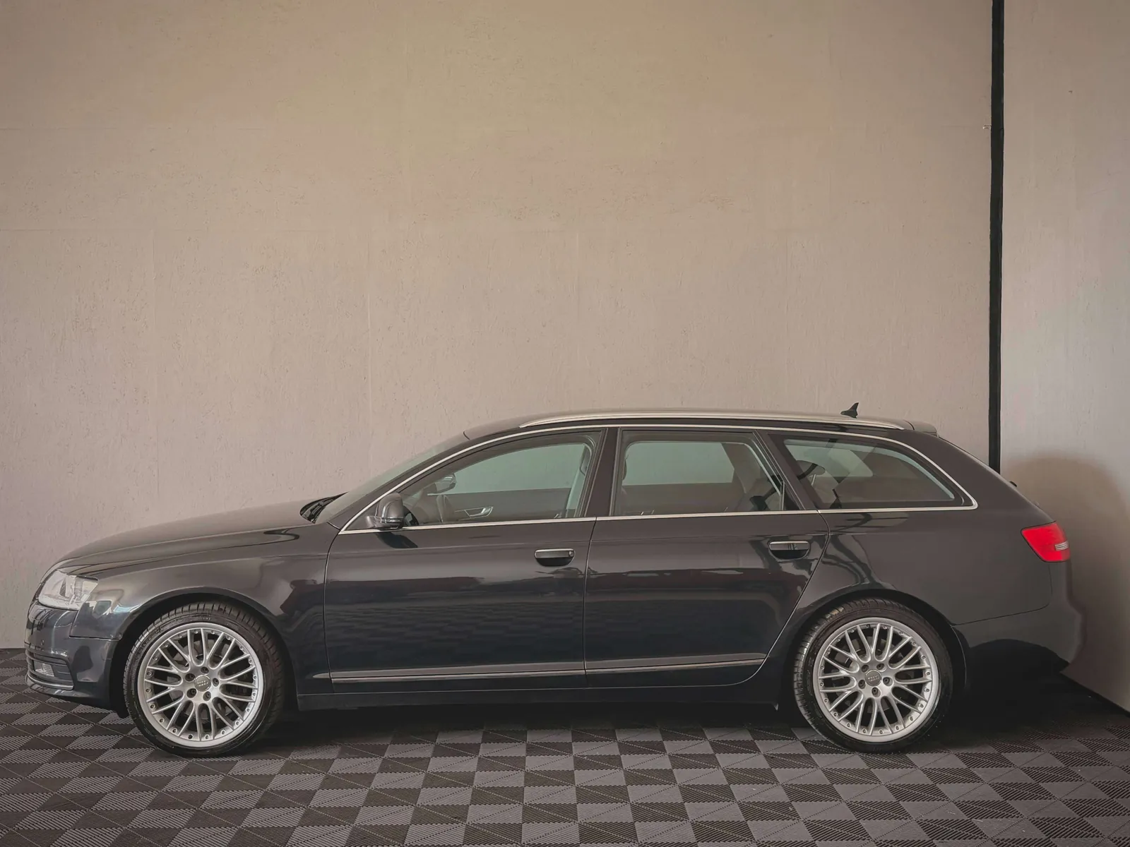 Audi A6 Avant 2010 photo 4