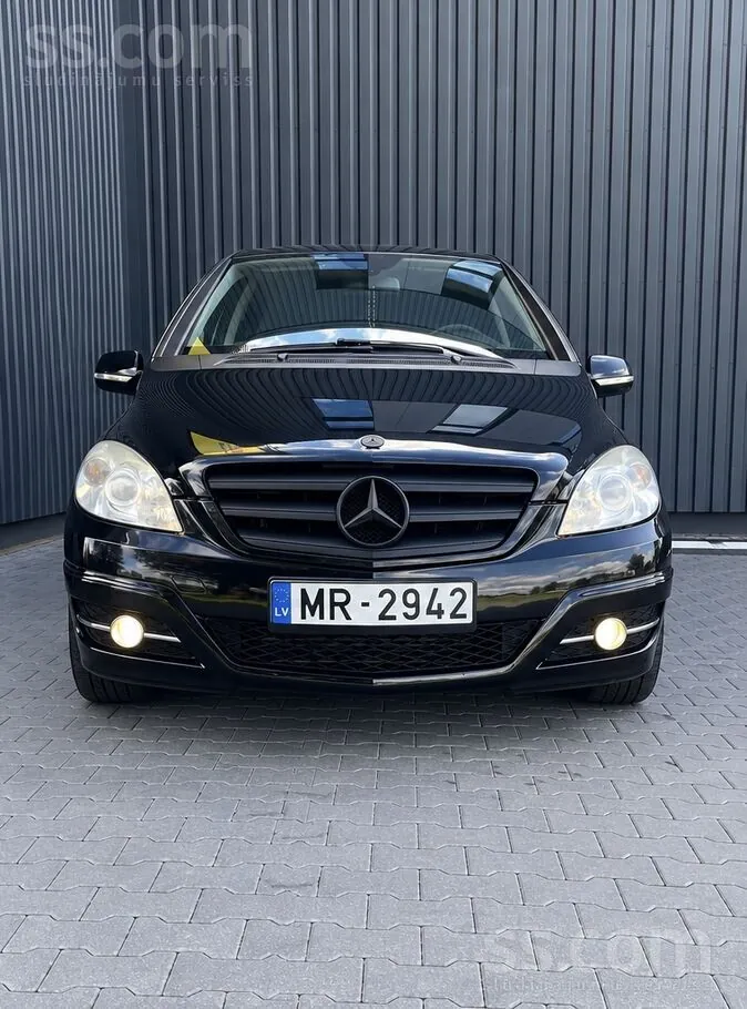 Mercedes-Benz B180 2010 photo 2