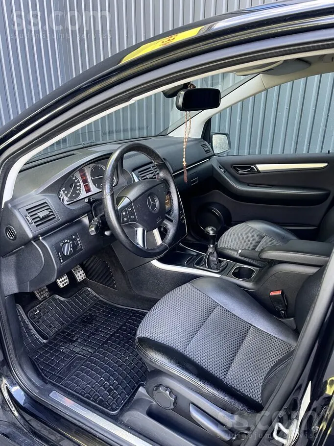 Mercedes-Benz B180 2010 photo 5