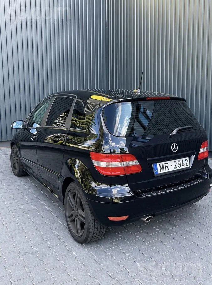 Mercedes-Benz B180 2010 photo 3