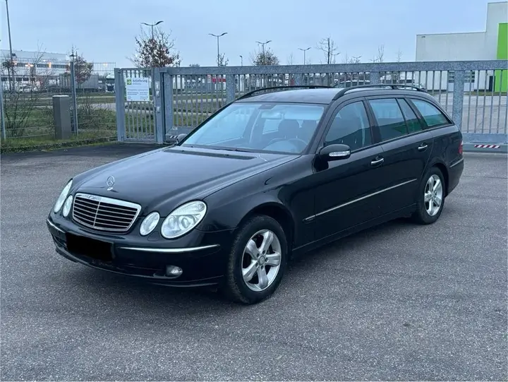 Mercedes-Benz W211