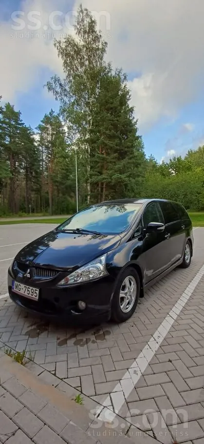 Mitsubishi Grandis 2006 photo 2