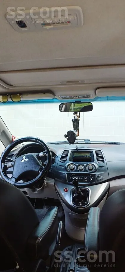 Mitsubishi Grandis 2006 photo 3