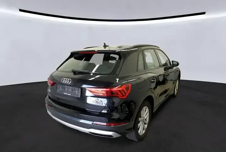 Audi Q3 2022 photo 2