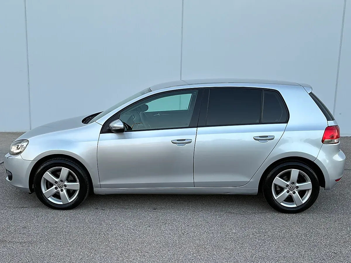 Volkswagen Golf 2010 photo 2