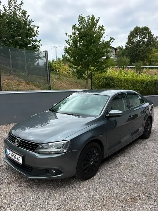 Volkswagen Jetta 2012 photo 2